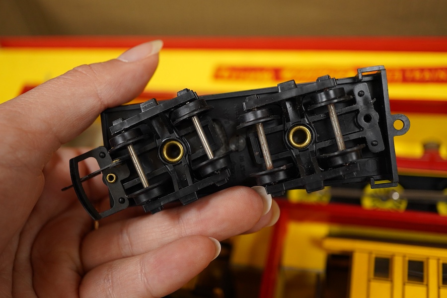A quantity of 00 gauge model railway by Tri-ang, Mainline, Dapol, Bachmann, GMR, Hornby Dublo, etc. including; a Tri-ang American outline Davy Crockett train set (RS.37), nine steam and diesel locomotives, together with